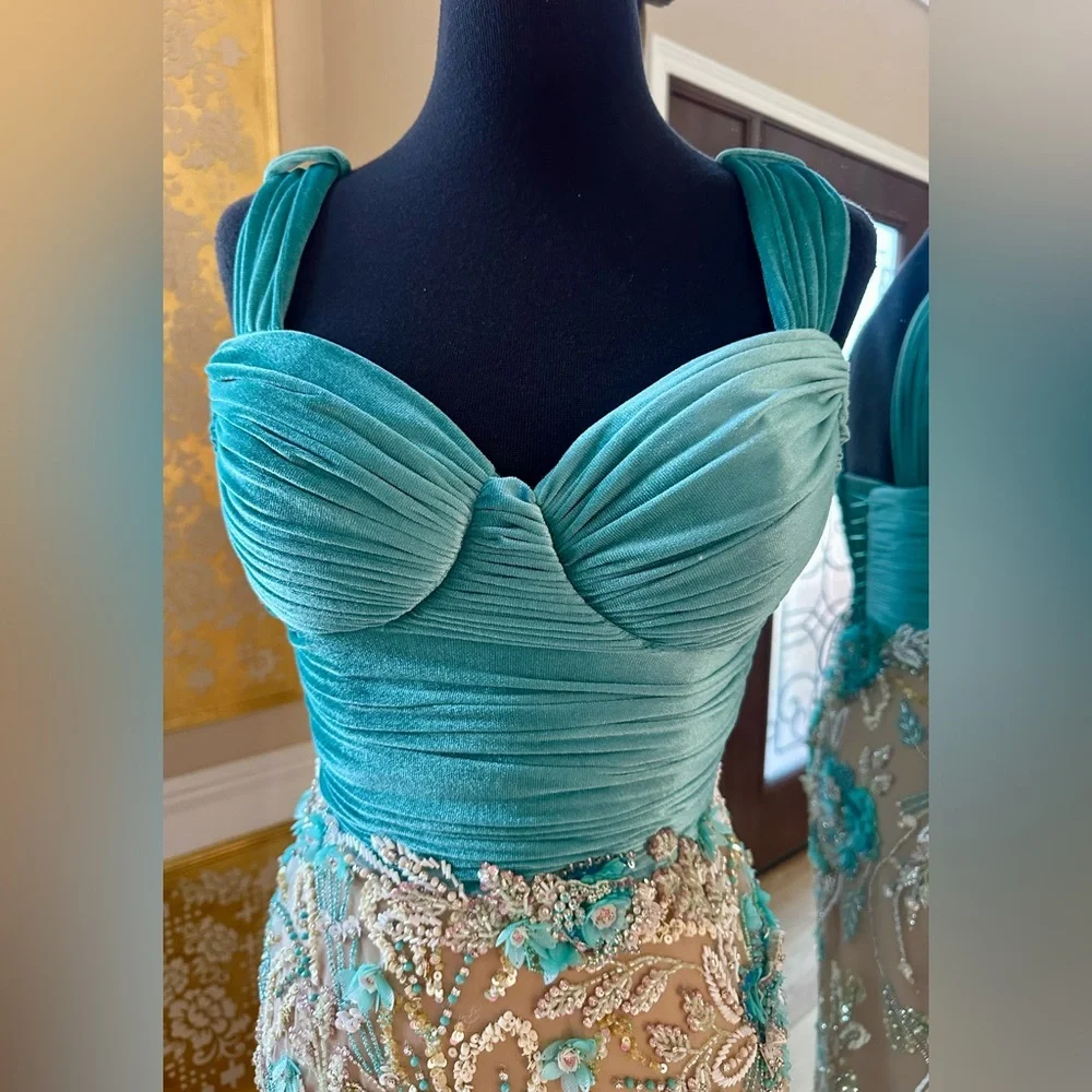 Crystal Beaded Formal Sweetheart Neckline Custom Gown Beige Turquoise Size 4 - Picture 7 of 16